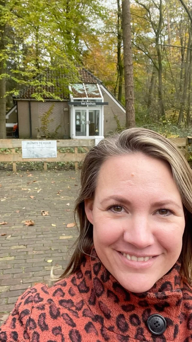 Het aftellen is begonnen! … nog maar 1 maand en dan is het zo ver 🥰

Soms is stilte het krachtigste wat je jezelf kunt geven…

Daarom organiseer ik een stiltedag met als thema Verbinding❤️

een dag waarin je mag zakken uit je hoofd en landen in jezelf. In een oase van rust, midden in de natuur, nodig ik je uit om weer thuis te komen. 
Bij jouw hart, jouw waarheid, jouw stilte.

Je hoeft even niets. Geen rollen te vervullen, geen to-do’s. 

Alleen maar zijn.
Ademen, voelen, verbinden.

Al 8 mooie mensen gunnen zichzelf deze waardevolle dag 🙏🏻

Er zijn nog 2 plekjes beschikbaar. 

Voel jij een ja? Wacht dan niet te lang…
Je bent van harte welkom.

Stuur me een berichtje voor alle info of check de link om je plek te reserveren.💖

Liefs,
Mélanie

#stiltedag #verbindingmetjezelf #innerlijkerust #retraite #zelfliefde #thuiskomenbijjezelf #bewustleven #mindfulness #yoganidra #mediteren #volgjehart
