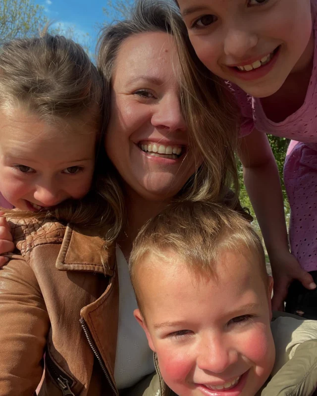 🐣 Vrolijk Pasen! 
X Mélanie en mijn kuikens 🐥🐥🐥